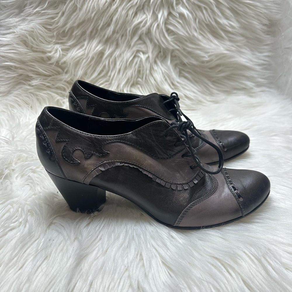 Chic Two-Tone Women's Heeled Shoes